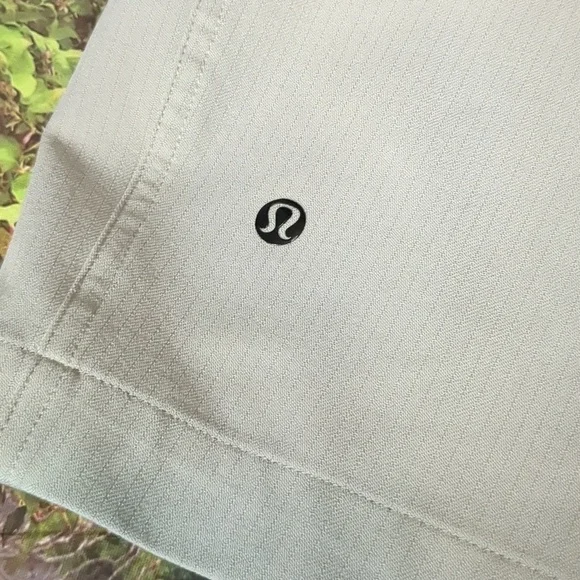 LULULEMON tan pinstripe commute short size 38 big and tall Athletic